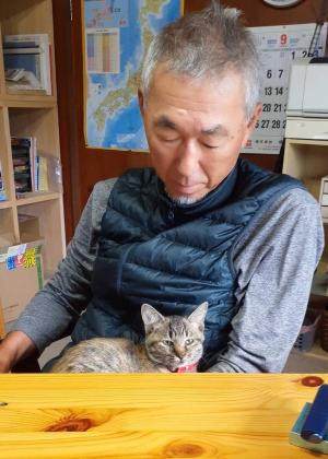 濱口さんと飼い猫の写真