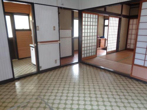 キッチンから玄関の画像