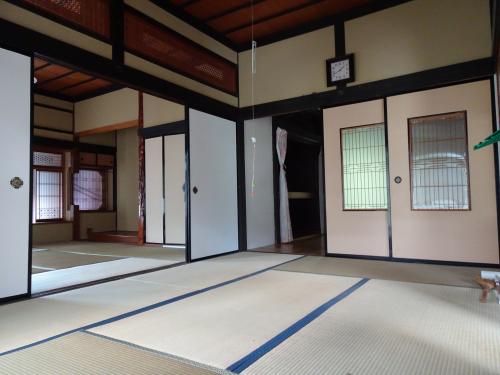 手前の和室の画像