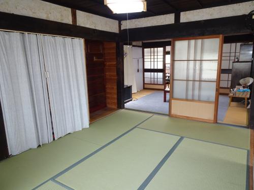 風呂前の和室画像